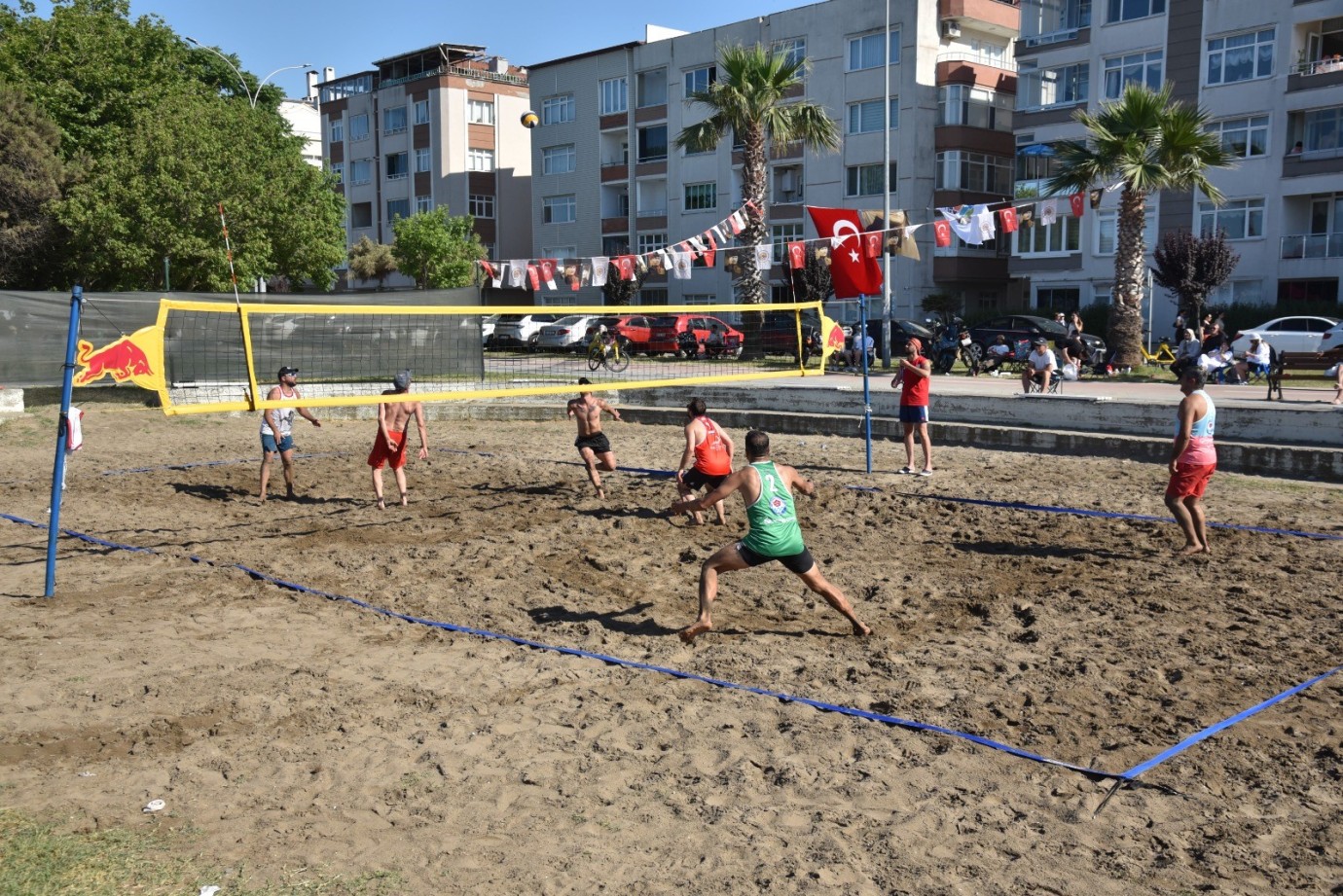      Atakum'da plaj voleybolu heyecanı yaşandı