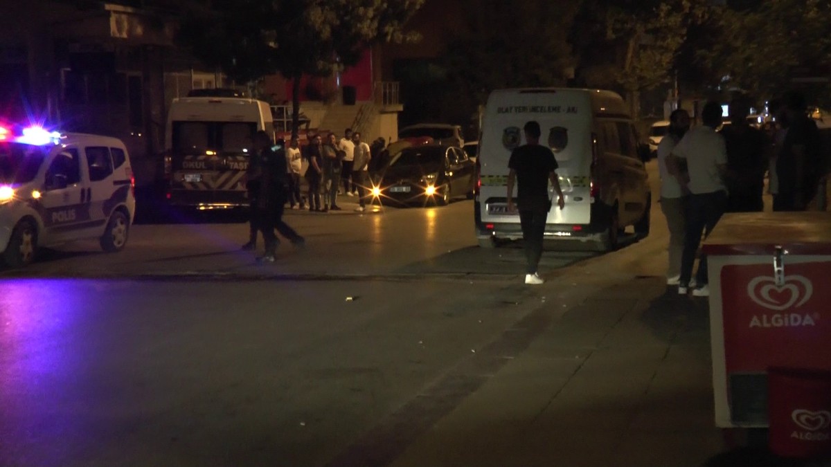 İstanbul'da silahlı saldırı sonucu Mert Cem Aslan hayatını kaybederken Atacan Eker yaralandı 