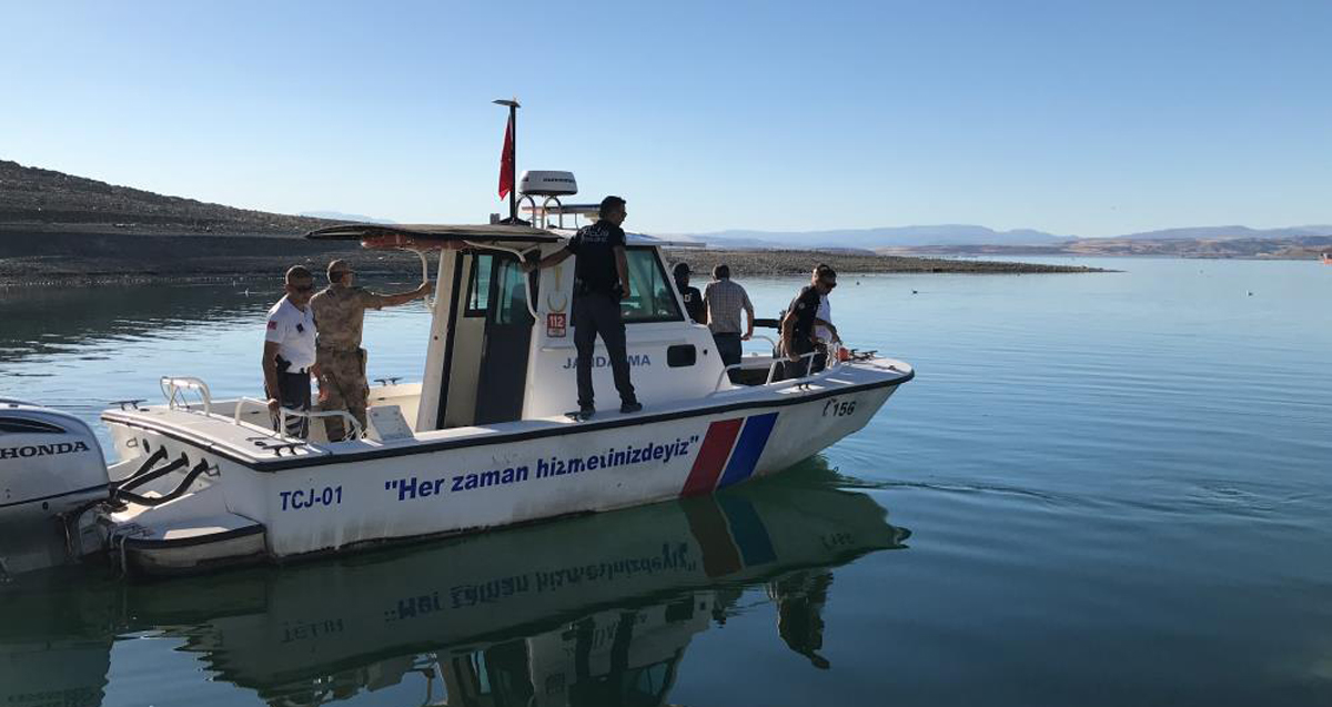 Elazığ’da tekneyle birlikte suda kaybolan Yaşar Zariç'i arama çalışmaları sürüyor 