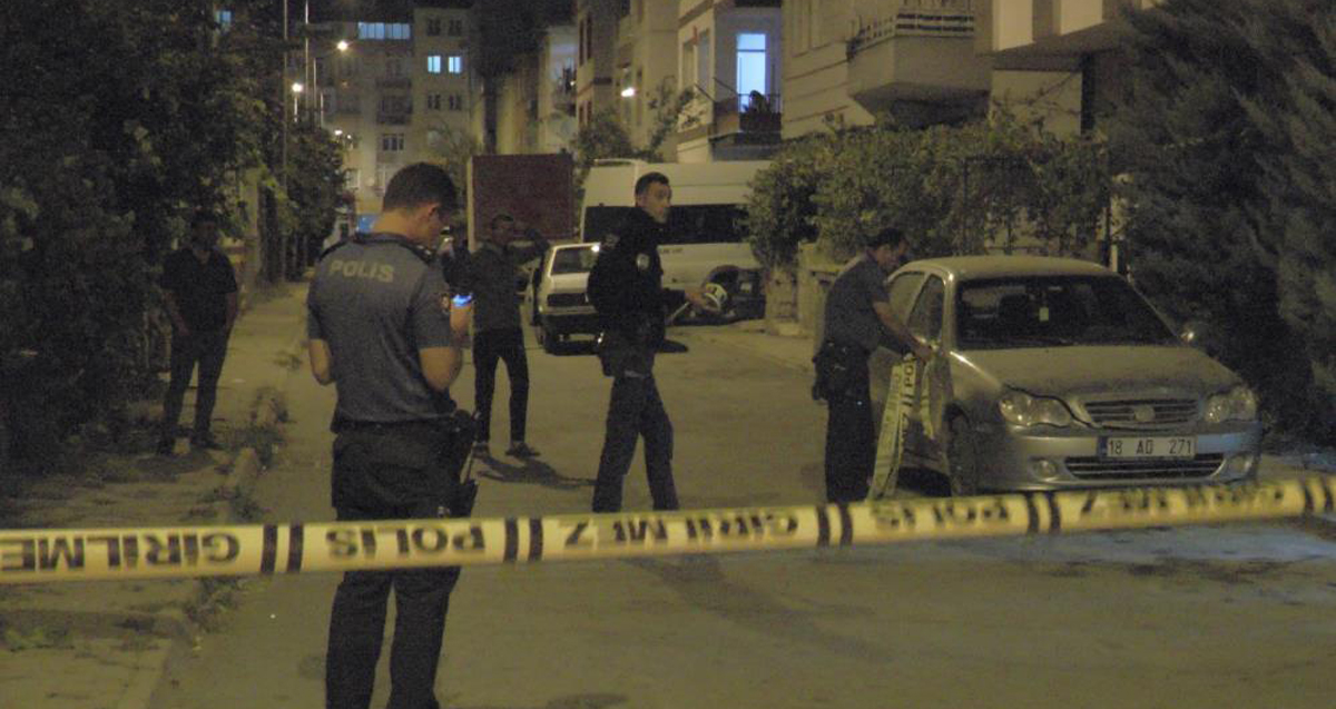 Kayseri'de polis ekipleri 450 saatlik güvenlik kamerası kaydını inceleme sonucunda silahlı saldırganı buldular 