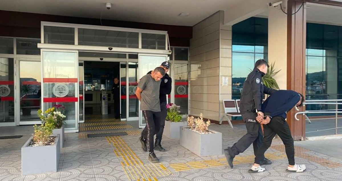 İzmir'de bazı istasyonundan aküleri çalan hırsızlara suçüstü