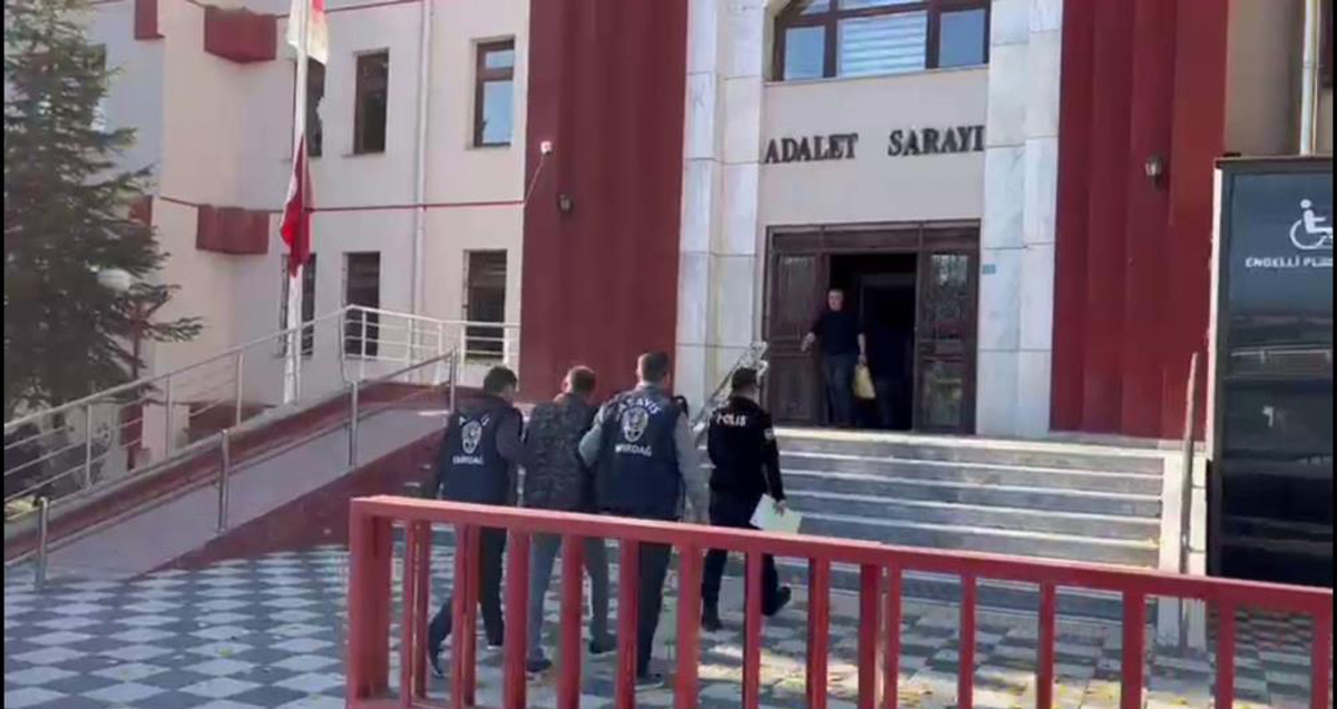 13 yıl kesinleşmiş hapis cezasıyla aranan şahsı polis yakaladı