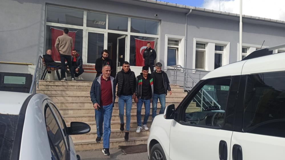 Büfeye silahlı saldırı düzenleyen 2 kişi teslim oldu