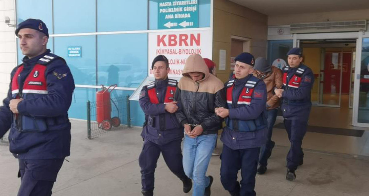 Bursa'da kadının altınlarını alan dolandırıcılar tutuklandı