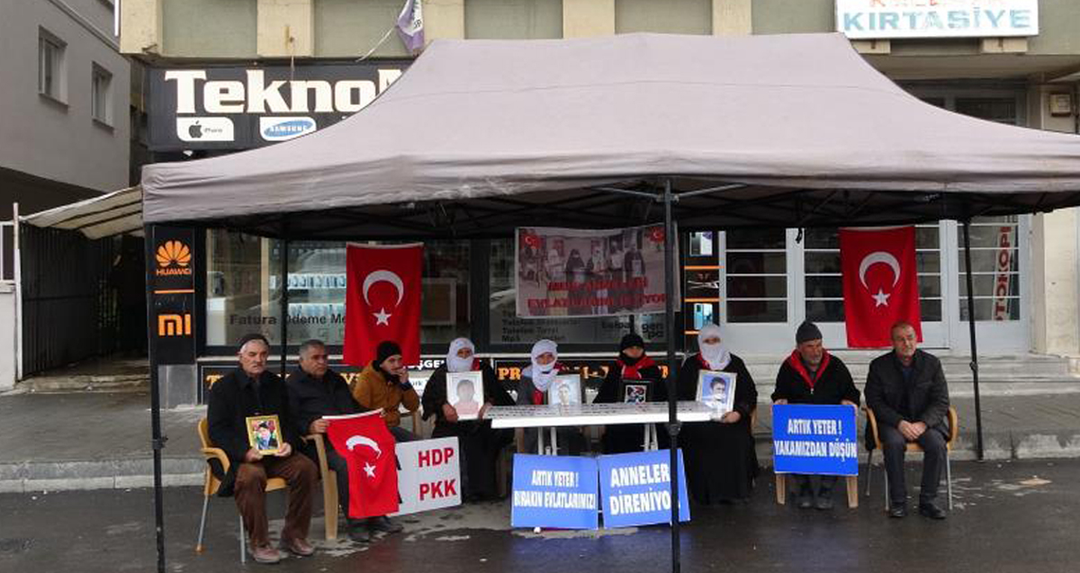 Evlat nöbetindeki anneler İstanbul’daki terör saldırısını kınadı