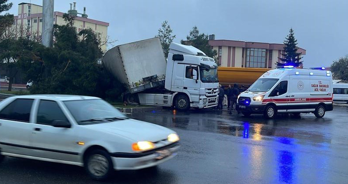 Gaziantep'te kamyon ile tır çarpıştı: 1 yaralı