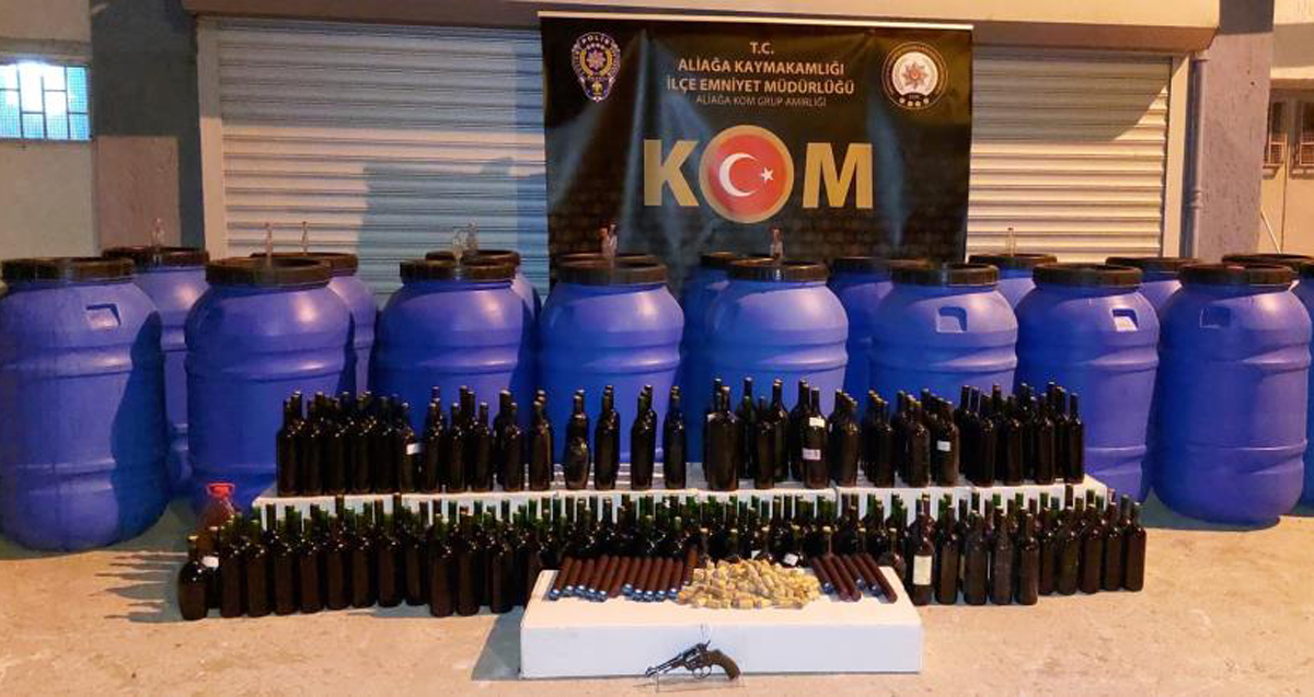İzmir polisi muhtemel facianın önüne geçti: 4 ton sahte şarap ele geçirildi