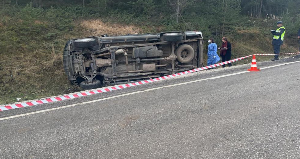 Yoldan çıkan pikap şarampole devrildi: 1 ölü, 1 yaralı