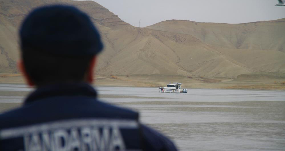 Elazığ’da suda kaybolan balıkçıyı arama çalışmaları devam ediyor