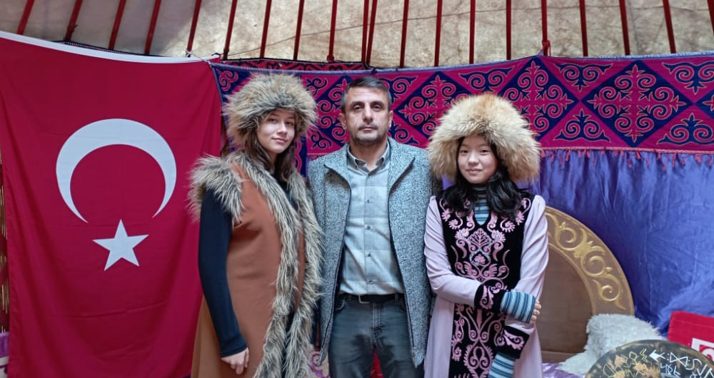 Lise bahçesinde kurulan otağ çadırında Orta Asya Türk kültürü tanıtıldı