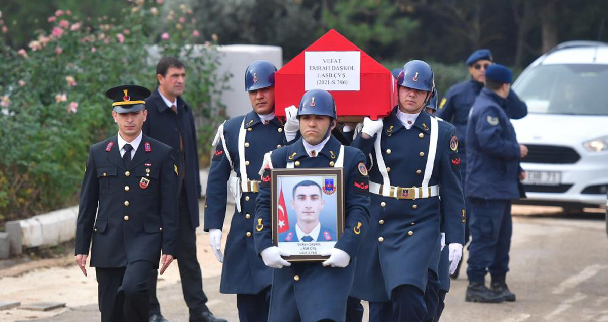 Trafik kazasında hayatını kaybeden Jandarma Astsubay Çavuş Emrah Daşkol'un naaşı memleketine uğurlandı