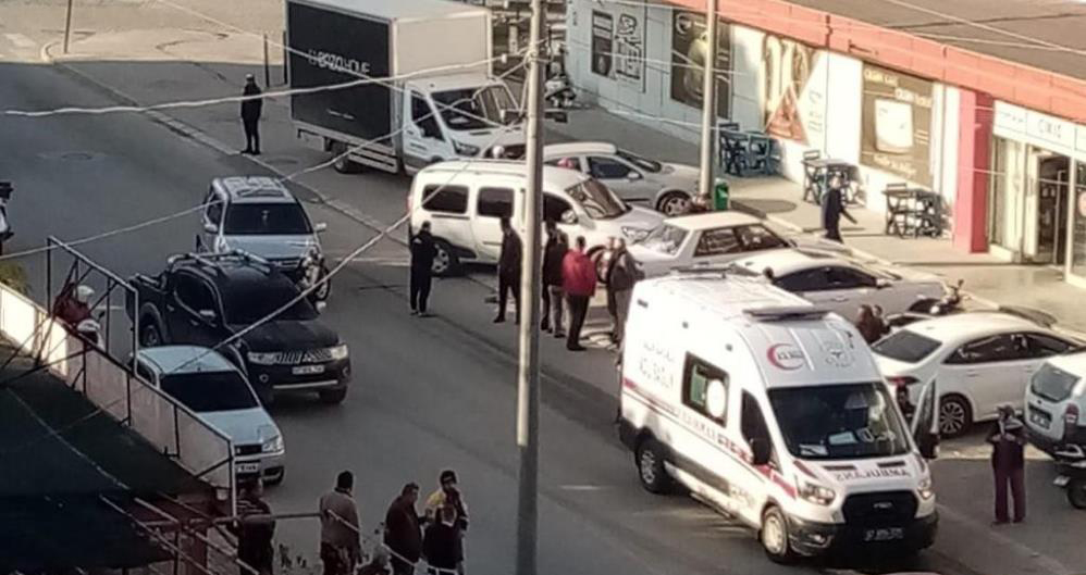 Antalya'da hasta almaya giden ambulans otomobille çarpıştı