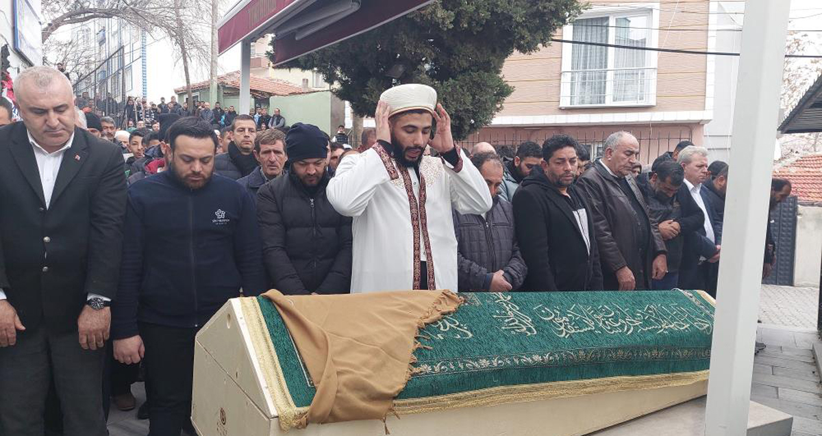 Dini nikahlı eşi tarafından boğazı kesilerek öldürülen Ayşenur Akkurt toprağa verildi