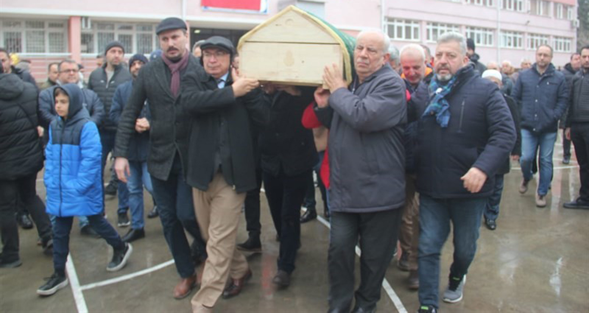 Evinde ölü bulunan okul müdürü Adem Coşkun'un cenazesi memleketine uğurlandı