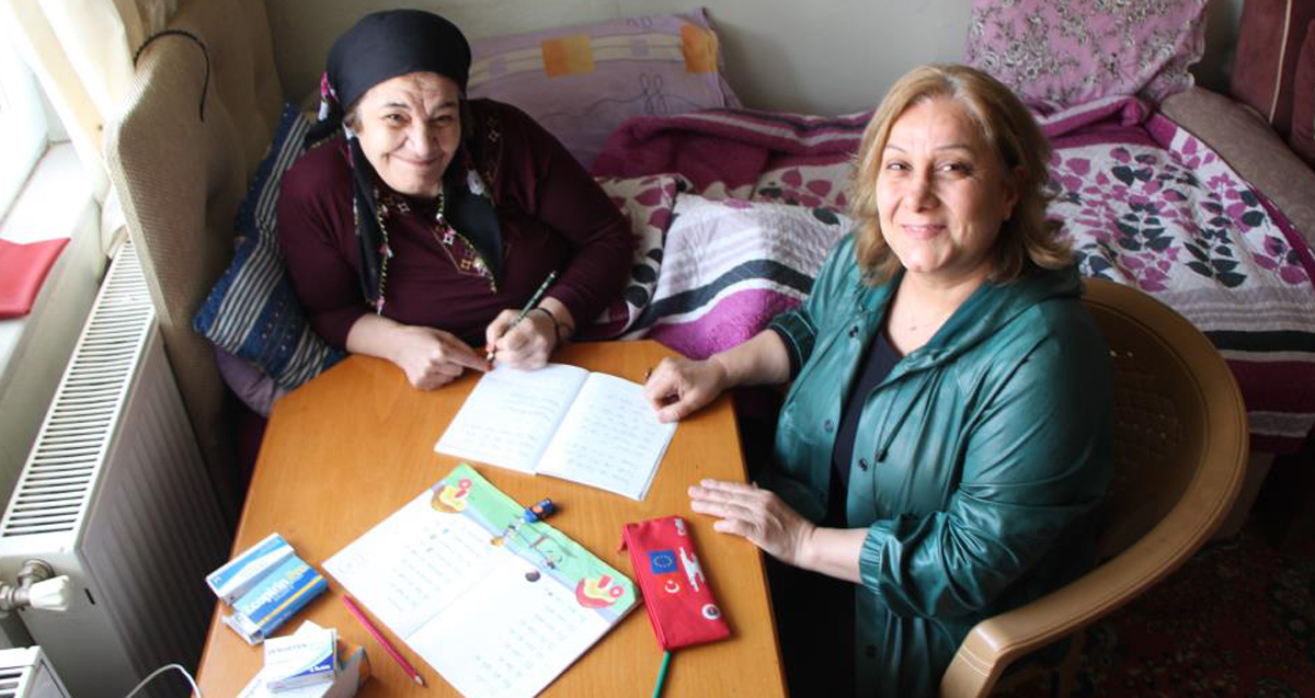 13 ameliyat geçirdi, hasta yatağında okuma-yazma öğreniyor