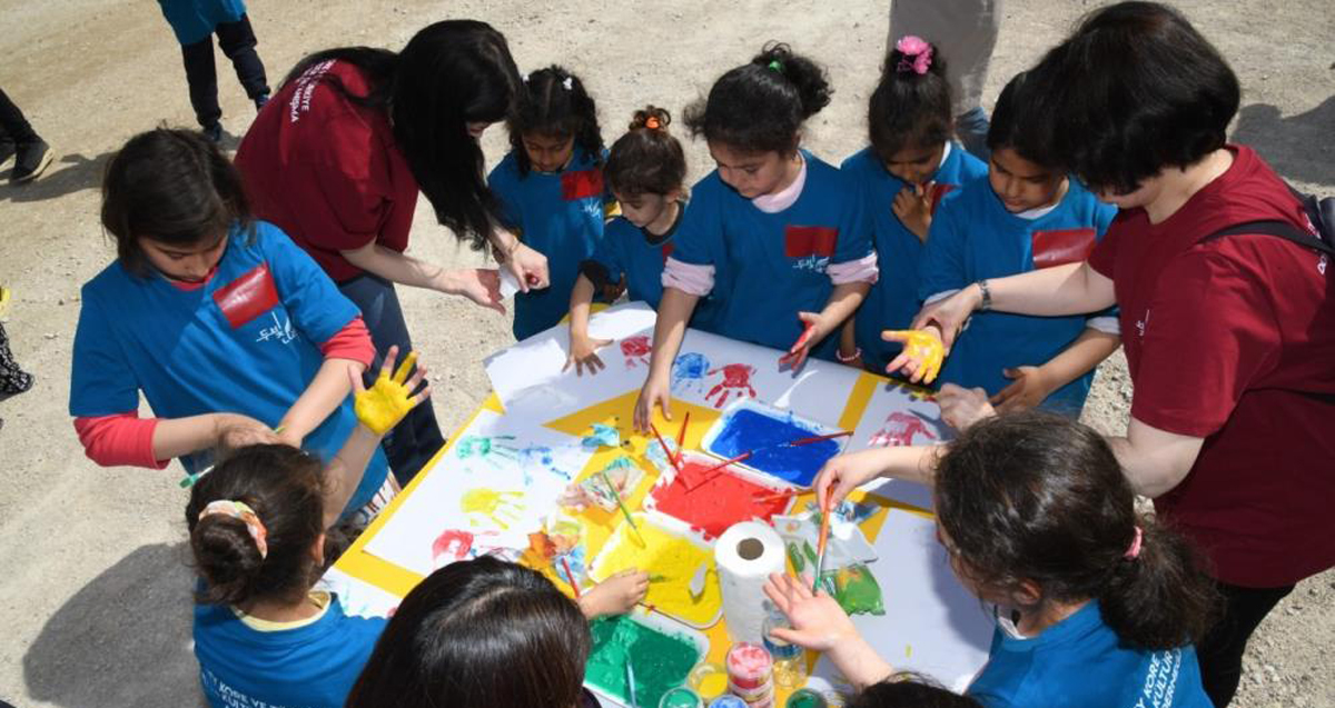 Türkiye’deki Güney Koreliler, Osmaniye'de depremzede çocukları eğlendirdi