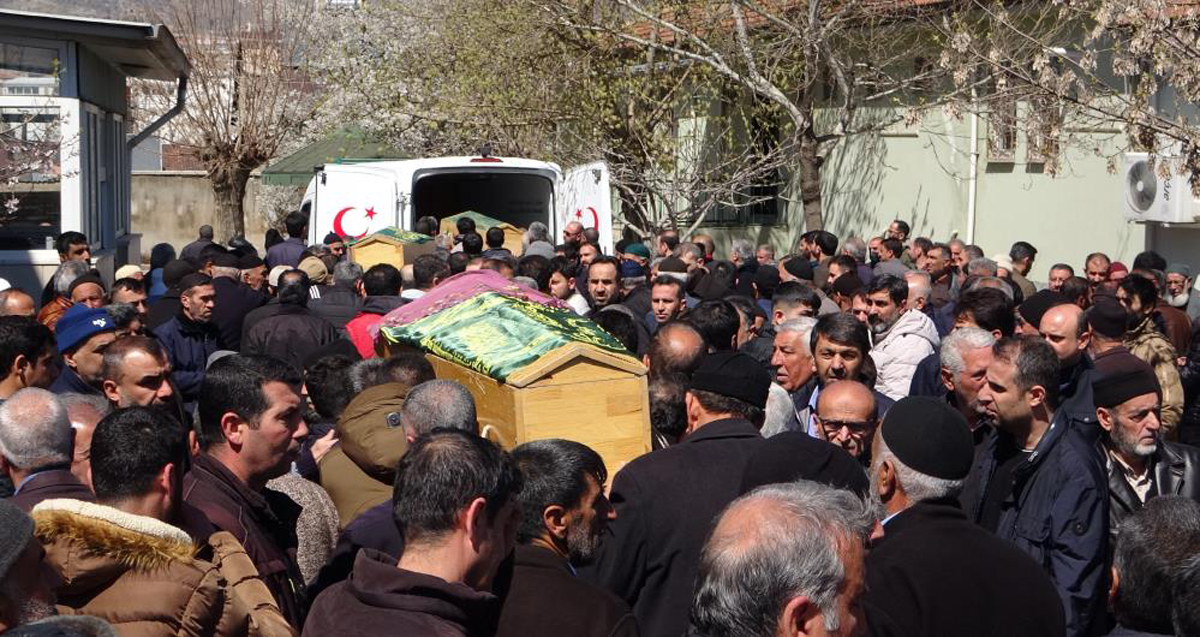Öğretmen  Hüseyin Fırat ailesini öldürdükten sonra kendi hayatına da son verdi 