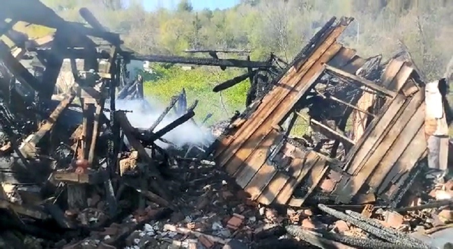 3 katlı evde çıkan yangında Hayriye Çelik hayatını kaybetti