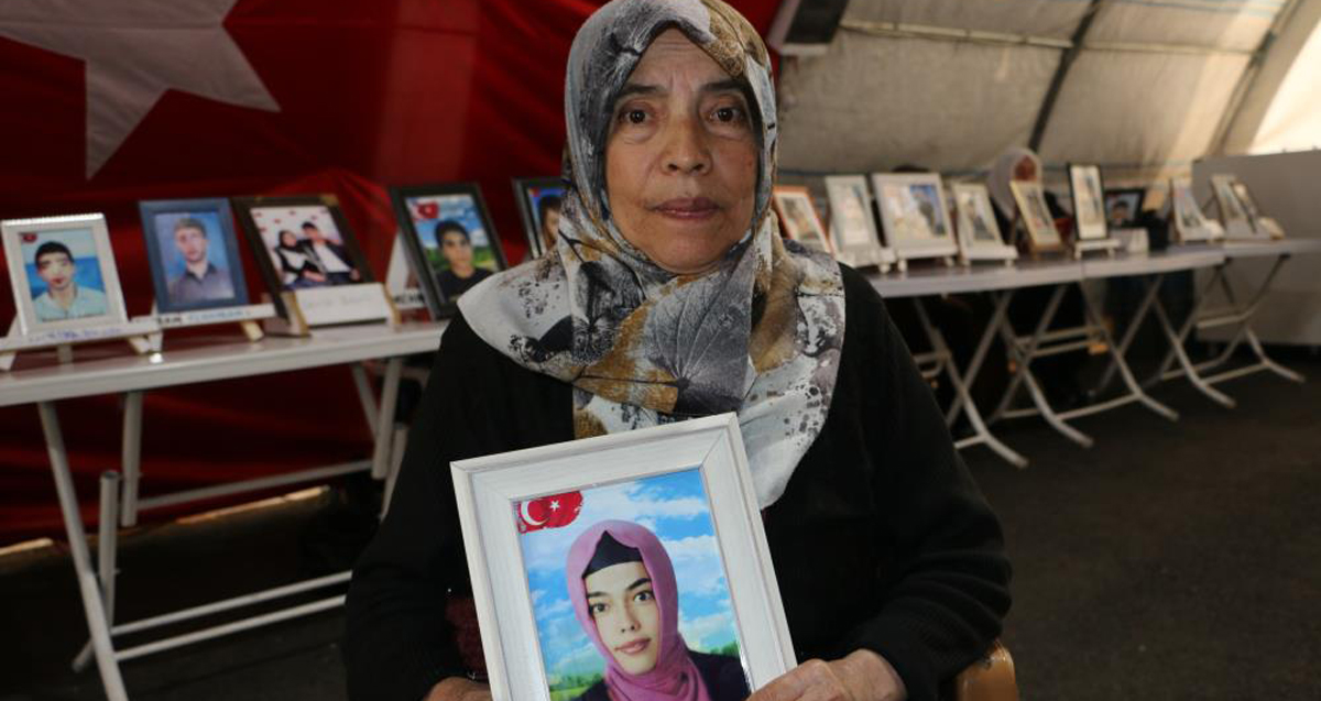 Evlat nöbetindeki anne Hatice Levent: 