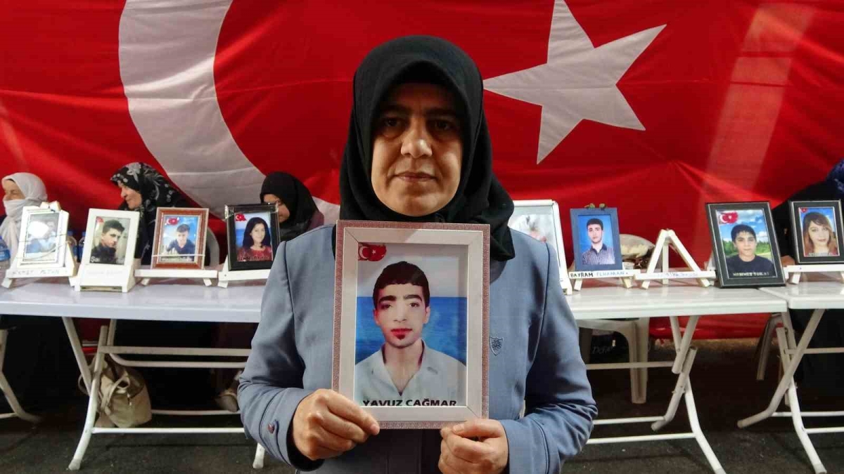Diyarbakır annelerinden Çağmar: “Evlat hasretiyle HDP önünde bekliyorum”
