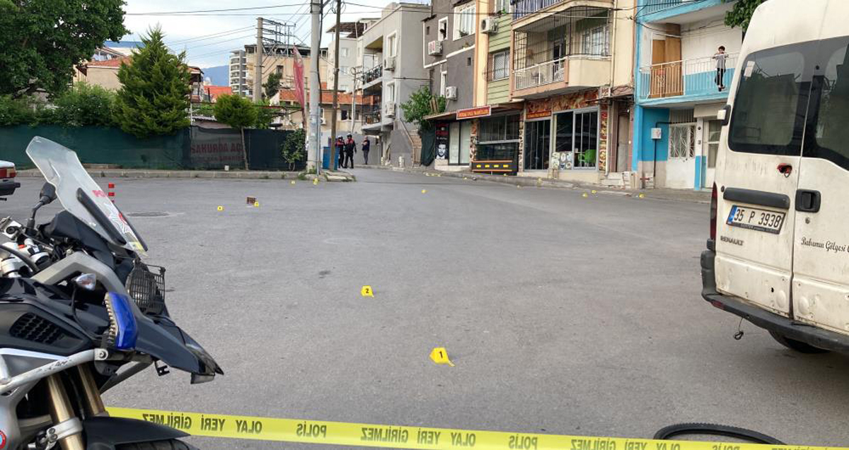 İzmir’de iki grup arasında silahlı bıçaklı kavga 13 yaşındaki Ramazan Miraç Teker hayatını kaybetti:2 yaralı 