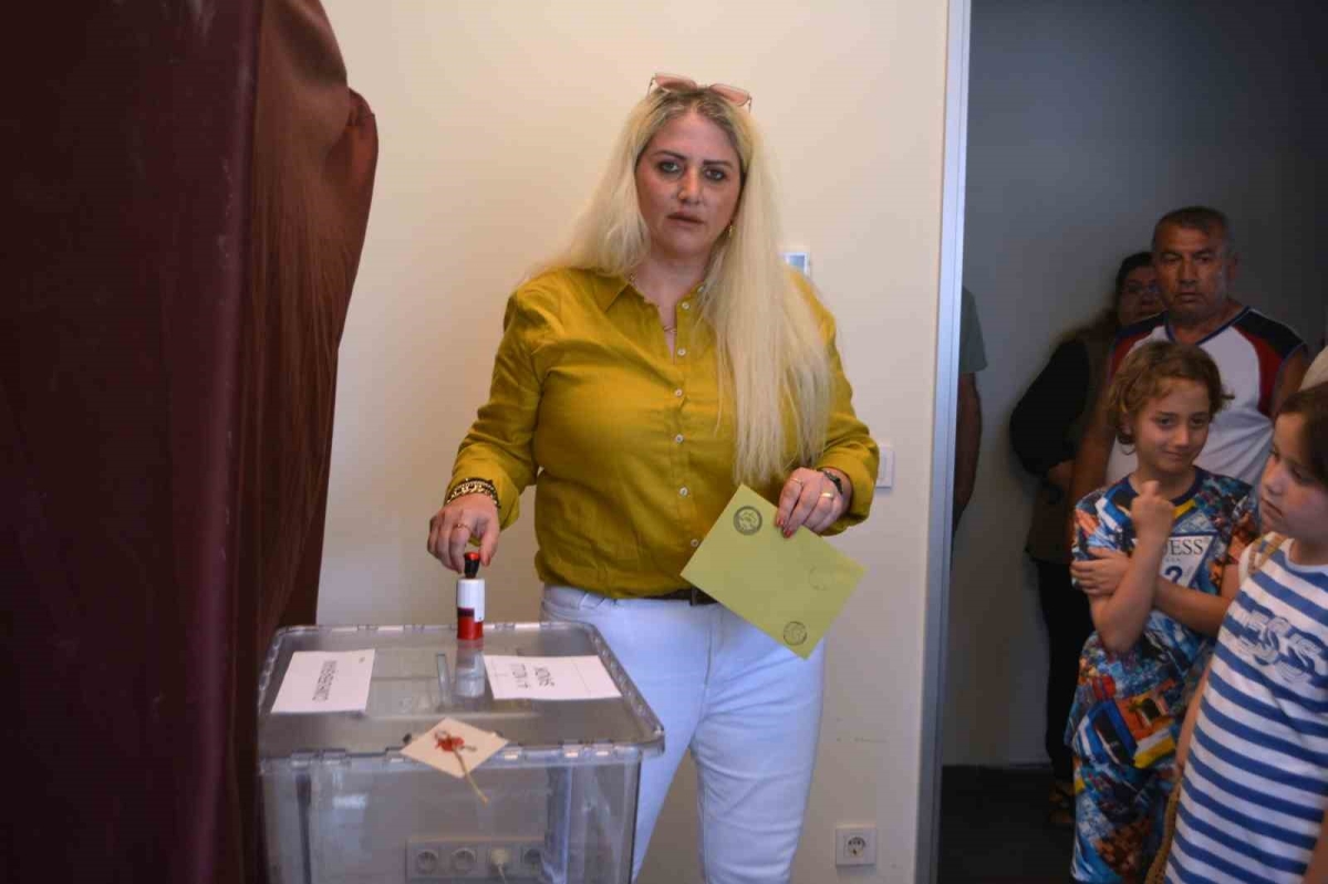 Ayvalık Deniz Hudut Kapısında ikinci tur için oy verme işlemi başladı

