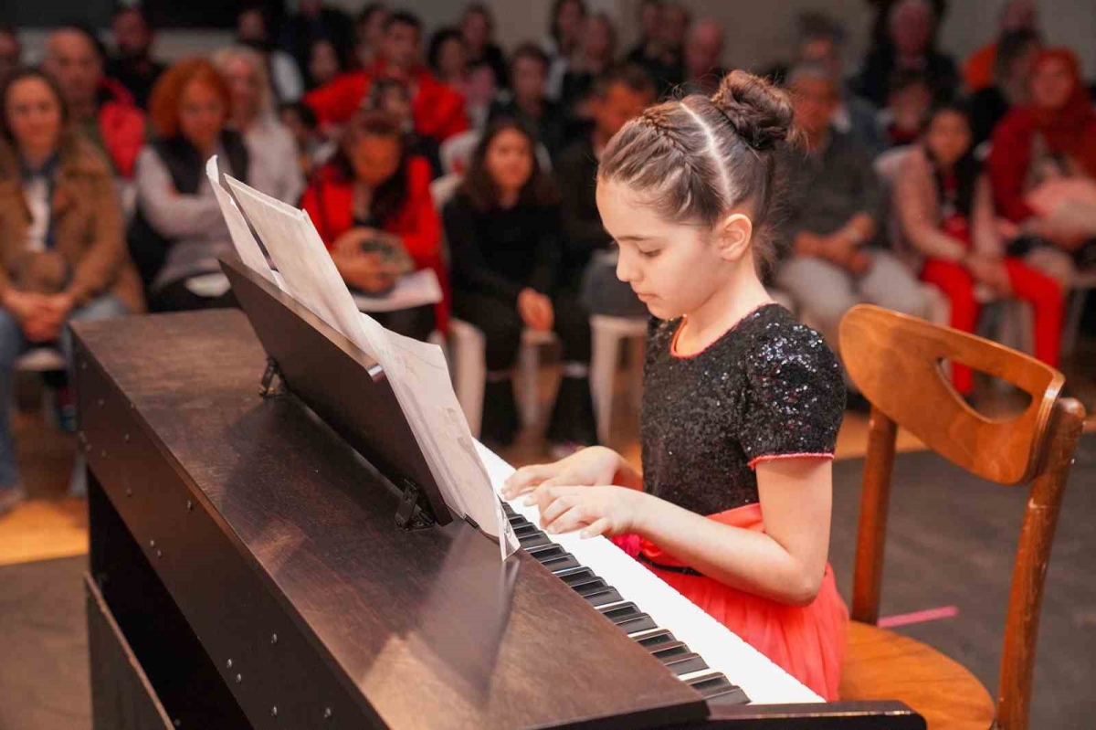 Çocuk piyanistlerden yıl sonu konseri
