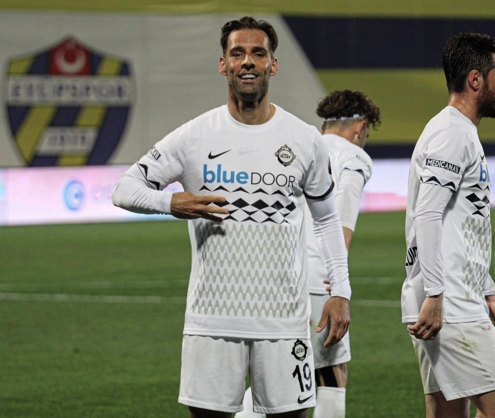 Altay, Paixao’ya kaynak arıyor
