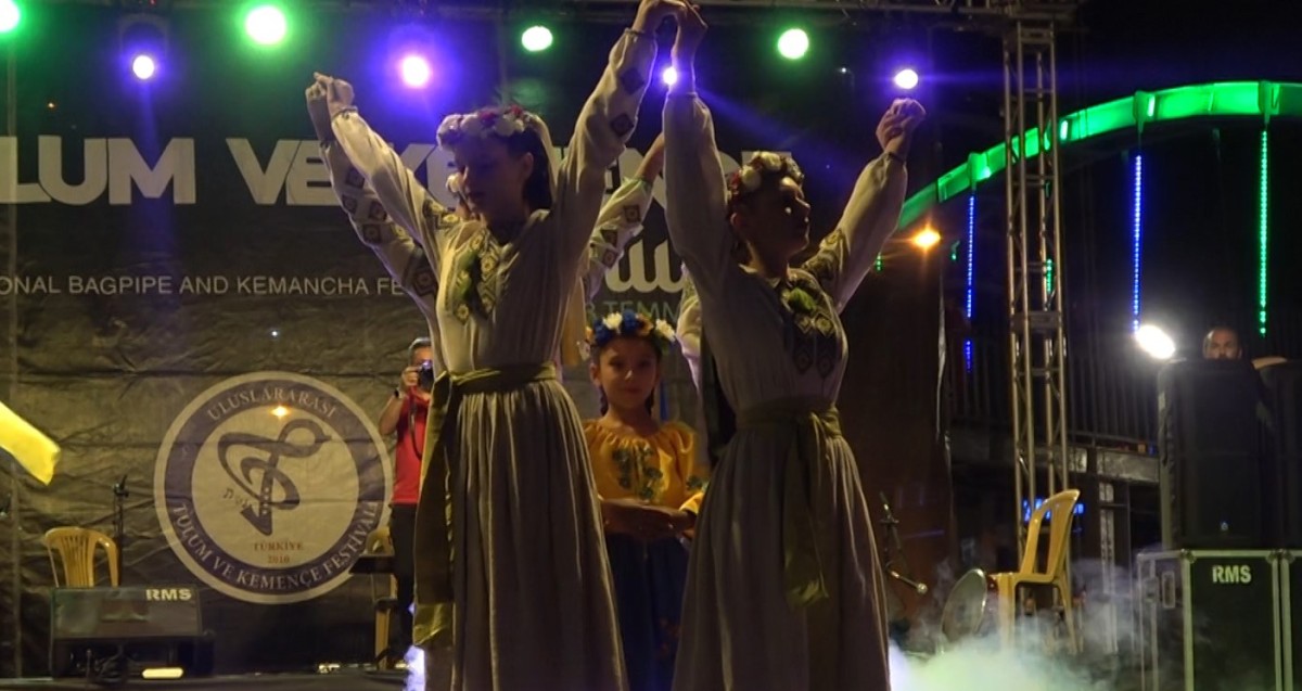 Touching Performance by the Ukrainian Team at the Festival in Rize