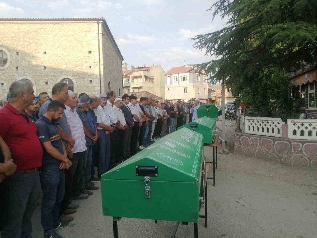 Katliam yapan dünür tutuklandı, İmran Karakoç, Osman Karakoç, Adnan Karakoç, Bedrettin Deniz yan yana toprağa verildi