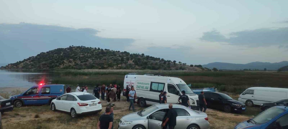 Gölde batan teknedeki 2 kişi kurtuldu, Mehmet Ali Kocabaş'ın cansız bedenine ulaşıldı
