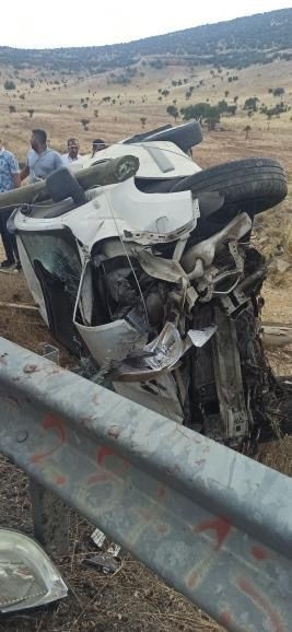 Hafif ticari araç elektrik direğine çarptı: Gazali Aslan hayatını kaybetti, 3 yaralı
