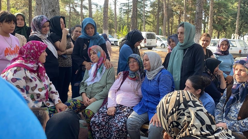 Kocası tarafından vahşice katledilen Sümeyye Yavlak'ın gözyaşlarıyla toprağa verildi
