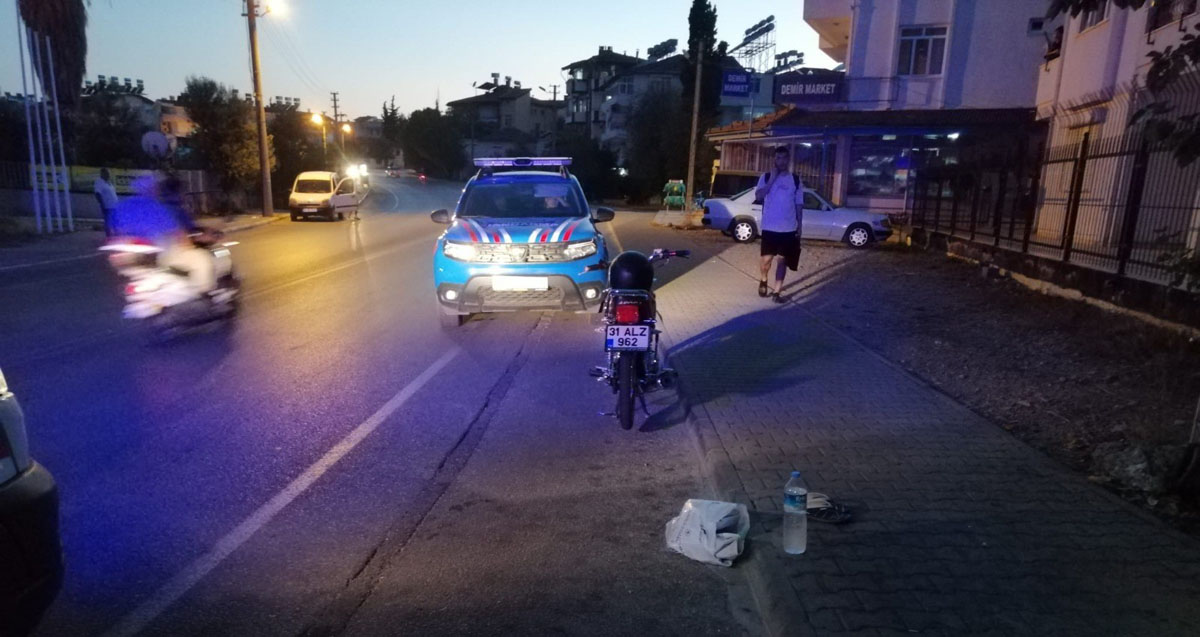 Antalya'da meydana gelen kazada motosiklet sürücüsü Hüseyin Kurban yaralandı