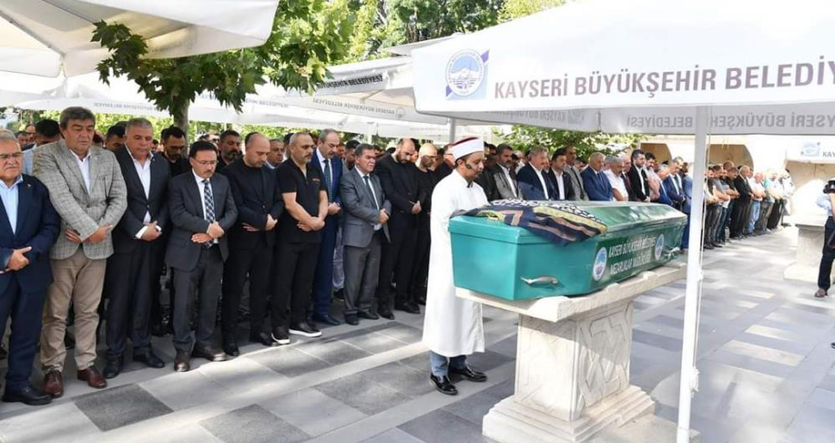 Başkan Bağlamış'ın acı günü: Hayatını kaybeden annesi toprağa verildi