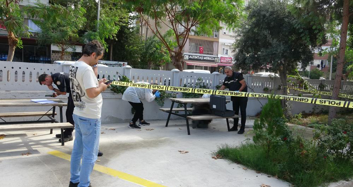 Antalya'da yaşayan Ramazan Sarıoğlu dinlenmek için oturduğu cami bahçesindeki bankta son nefesini verdi