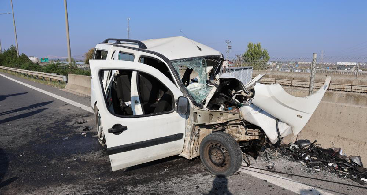Adana'da meydana gelen kazada Kemal Boz, eşi Dönay Boz ve Fatih İlkgün hayatını kaybetti