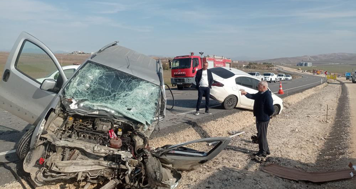 Siirt'te meydana gelen kazada İslam İverendi hayatını kaybederken 3 kişide yaralandı