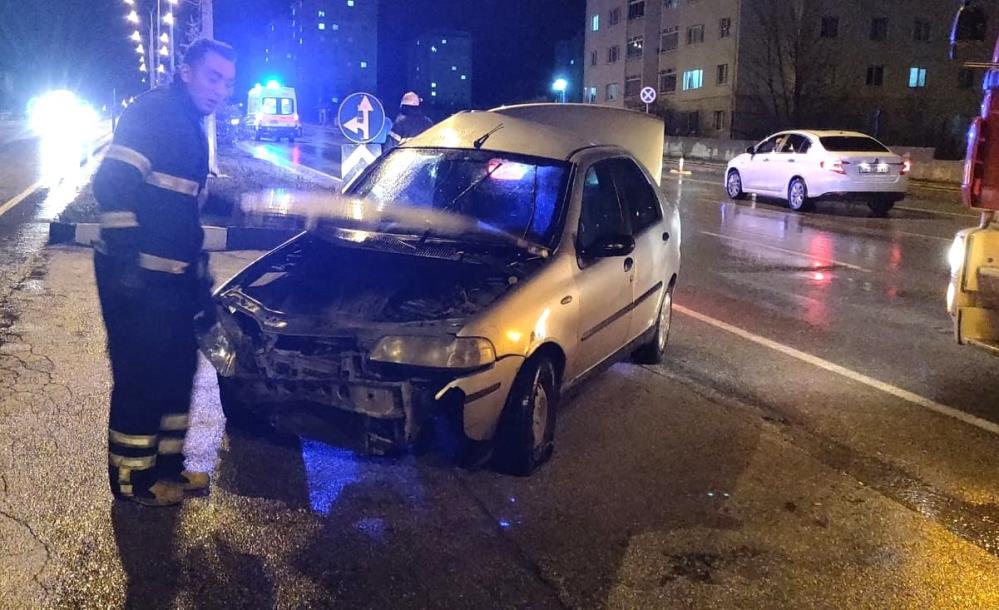 Kütahya'da iki otomobil çarpıştı iki kişi yaralandı