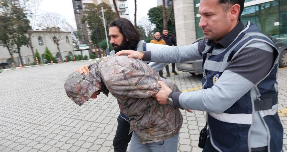 Samsun’da valiz ve çanta gasp eden iki şahıs tutuklanarak ceza evine sevk edildi